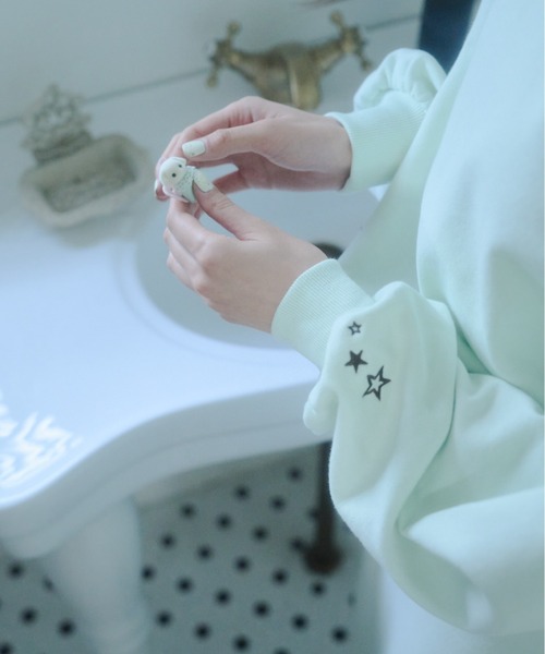 Smyeon(スミョン)の「Crewneck embroidery sweatshirt /クルーネック袖刺繍スウェット(スウェット・レディース・ホワイト/ライトグリーン/グレー・FREE)」の19枚目の写真