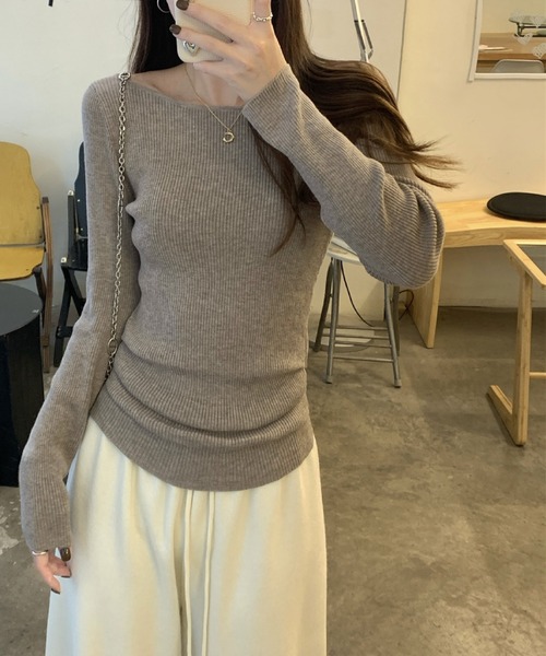 2ly2(トゥーリートゥー)の「韓国スタイル ラウンドネックスリムフィットリブセーター(ニット/セーター・レディース・ホワイト/モカ/ベージュ/ボルドー・FREE)」の13枚目の写真