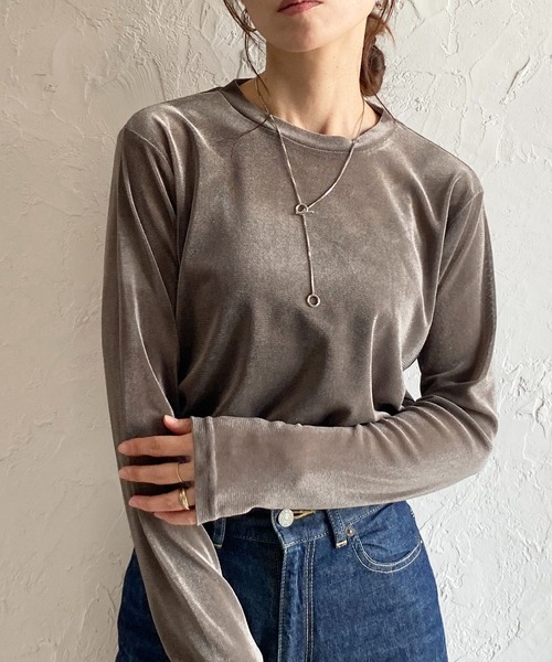 She's Closet(シーズクローゼット)の「長袖クルーネックロンT/シアーフロッキーベロアカットソートップス(Tシャツ/カットソー・レディース・ネイビー/ブラック/オリーブ/グレー/ブラウン・FREE)」の3枚目の写真