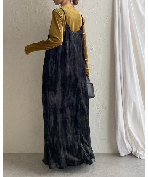 She's Closet(シーズクローゼット)の「長袖クルーネックロンT/シアーフロッキーベロアカットソートップス(Tシャツ/カットソー・レディース・ネイビー/ブラック/オリーブ/グレー/ブラウン・FREE)」の11枚目の写真