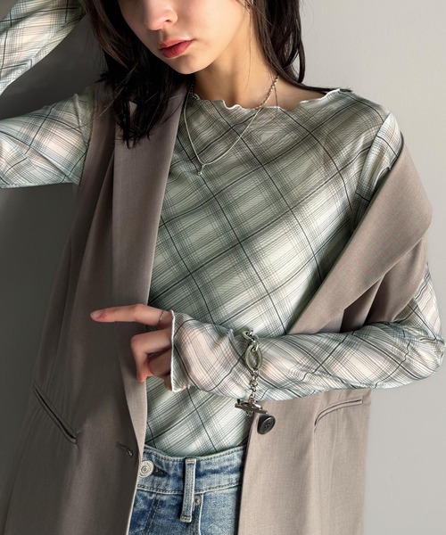 classicalelf(クラシカルエルフ)の「大人レトロでスタイリッシュ。オンブレチェックシアーボートネックメロウトップス(長袖)(Tシャツ/カットソー・レディース・ブルー/グレー/レッド・LARGE/MEDIUM/SMALL/X-LARGE)」の1枚目の写真