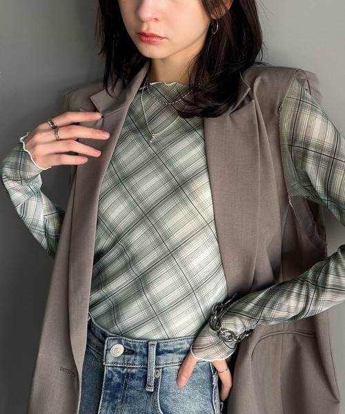 classicalelf(クラシカルエルフ)の「大人レトロでスタイリッシュ。オンブレチェックシアーボートネックメロウトップス(長袖)(Tシャツ/カットソー・レディース・ブルー/グレー/レッド・LARGE/MEDIUM/SMALL/X-LARGE)」の4枚目の写真