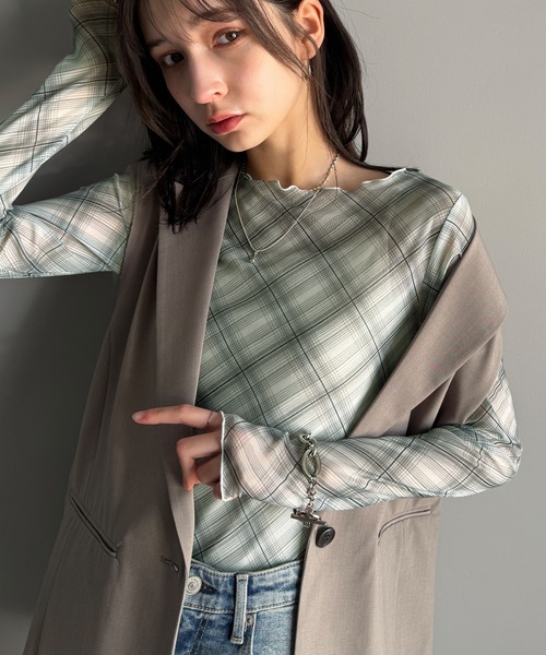 classicalelf(クラシカルエルフ)の「大人レトロでスタイリッシュ。オンブレチェックシアーボートネックメロウトップス(長袖)(Tシャツ/カットソー・レディース・ブルー/グレー/レッド・LARGE/MEDIUM/SMALL/X-LARGE)」の9枚目の写真