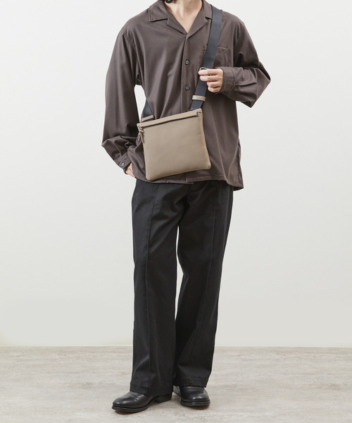 And A(アンドエー)の「ITTI イッチ / CELLIE SACOCHE - PM DIPLO SKY セリィサコッシュ 牛革ショルダーバッグ / ITTI-BAG-147-DS(ショルダーバッグ・メンズ・グレイッシュベージュ/ブラック・FREE)」の5枚目の写真