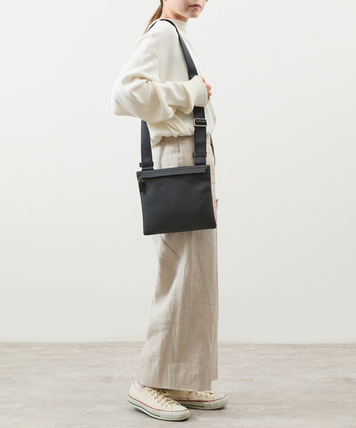 And A(アンドエー)の「ITTI イッチ / CELLIE SACOCHE - PM DIPLO SKY セリィサコッシュ 牛革ショルダーバッグ / ITTI-BAG-147-DS(ショルダーバッグ・メンズ・グレイッシュベージュ/ブラック・FREE)」の7枚目の写真