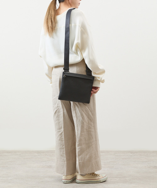 And A(アンドエー)の「ITTI イッチ / CELLIE SACOCHE - PM DIPLO SKY セリィサコッシュ 牛革ショルダーバッグ / ITTI-BAG-147-DS(ショルダーバッグ・メンズ・グレイッシュベージュ/ブラック・FREE)」の21枚目の写真