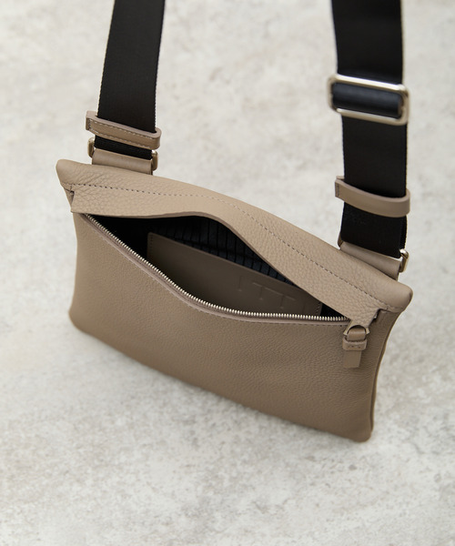 And A(アンドエー)の「ITTI イッチ / CELLIE SACOCHE - PM DIPLO SKY セリィサコッシュ 牛革ショルダーバッグ / ITTI-BAG-147-DS(ショルダーバッグ・メンズ・グレイッシュベージュ/ブラック・FREE)」の19枚目の写真