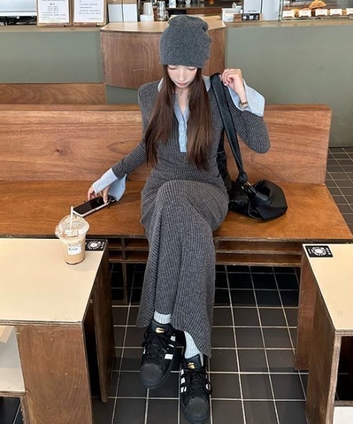 Achic(アシック)の「バイカラー リブニット ロングワンピース(ワンピース・レディース・グレー・M)」の5枚目の写真