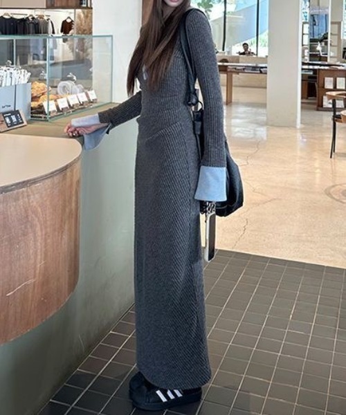Achic(アシック)の「バイカラー リブニット ロングワンピース(ワンピース・レディース・グレー・M)」の4枚目の写真