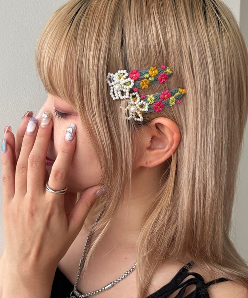 kutir（クティール）の「kutirlune／【2SET】レトロフラワービーズヘアクリップ（ヘアピン・レディース・ライトブルー/ネイビー/グリーン・FREE）」の15枚目の写真