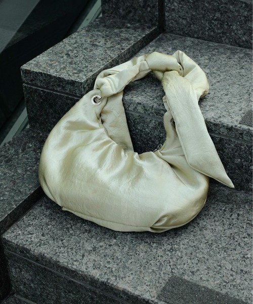 Ezick（エジック）の「Many way カーブショルダーバック（ショルダーバッグ・レディース・イエロー/ブラック・FREE）」の4枚目の写真