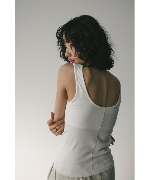 STYLEMIXER（スタイルミキサー）の「カップ付きバックオープンタンク（タンクトップ・レディース・ブラック/ホワイト/ブラウン・SMALL/MEDIUM）」の4枚目の写真