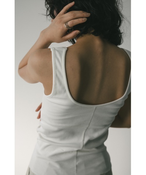 STYLEMIXER（スタイルミキサー）の「カップ付きバックオープンタンク（タンクトップ・レディース・ブラック/ホワイト/ブラウン・SMALL/MEDIUM）」の8枚目の写真