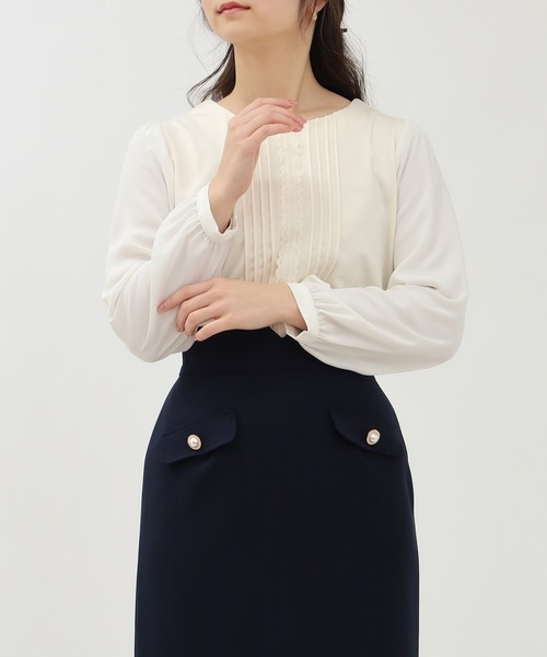 TRUDEA(トルディア)の「センターレースピンタックブラウス(シャツ/ブラウス・レディース・ホワイト/ベージュ・MEDIUM/LARGE)」の1枚目の写真
