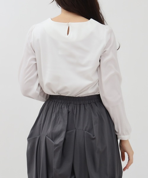 TRUDEA(トルディア)の「センターレースピンタックブラウス(シャツ/ブラウス・レディース・ホワイト/ベージュ・MEDIUM/LARGE)」の10枚目の写真