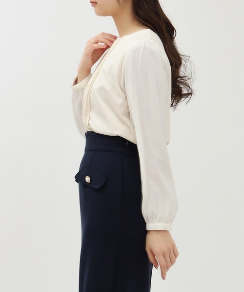 TRUDEA(トルディア)の「センターレースピンタックブラウス(シャツ/ブラウス・レディース・ホワイト/ベージュ・MEDIUM/LARGE)」の4枚目の写真