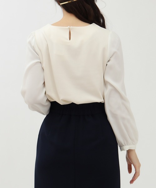 TRUDEA(トルディア)の「センターレースピンタックブラウス(シャツ/ブラウス・レディース・ホワイト/ベージュ・MEDIUM/LARGE)」の5枚目の写真