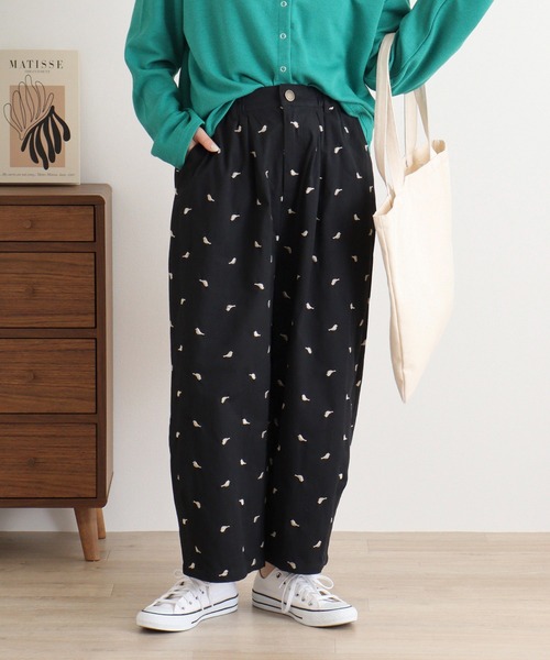 Emago（イマゴ）の「EMAGO 小鳥ドット刺繍バルーンパンツ（その他パンツ・レディース・グレー/ブラック/マスタード・FREE）」の2枚目の写真