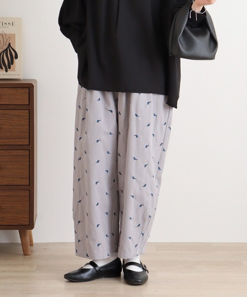 Emago（イマゴ）の「EMAGO 小鳥ドット刺繍バルーンパンツ（その他パンツ・レディース・グレー/ブラック/マスタード・FREE）」の9枚目の写真