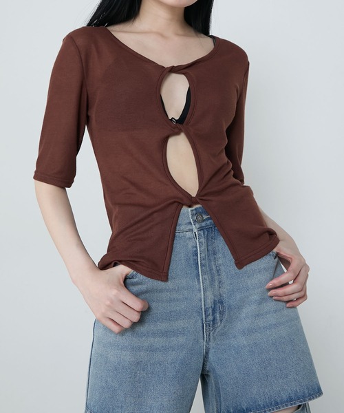 le ELMi(ルエルミ)の「Front twist compact half sleeve tops / フロントツイスト コンパクト ハーフスリーブ トップス(Tシャツ/カットソー・レディース・ブラウン/グレー/ブラック・FREE)」の3枚目の写真