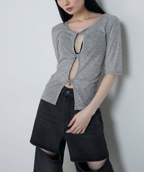 le ELMi(ルエルミ)の「Front twist compact half sleeve tops / フロントツイスト コンパクト ハーフスリーブ トップス(Tシャツ/カットソー・レディース・ブラウン/グレー/ブラック・FREE)」の2枚目の写真