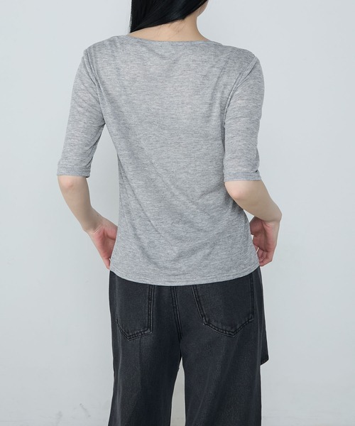 le ELMi(ルエルミ)の「Front twist compact half sleeve tops / フロントツイスト コンパクト ハーフスリーブ トップス(Tシャツ/カットソー・レディース・ブラウン/グレー/ブラック・FREE)」の5枚目の写真