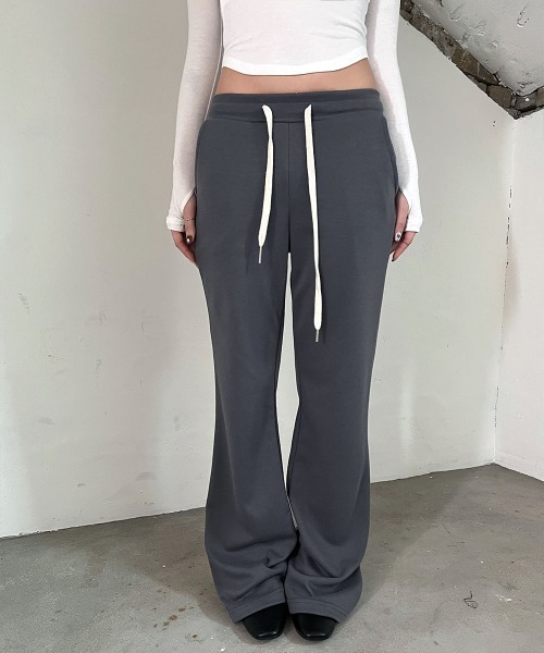 alo YOGA Sway ブーツカット スウェットパンツ ALO Yoga】スウェイブーツカットスウェットパンツ関税込 ALO