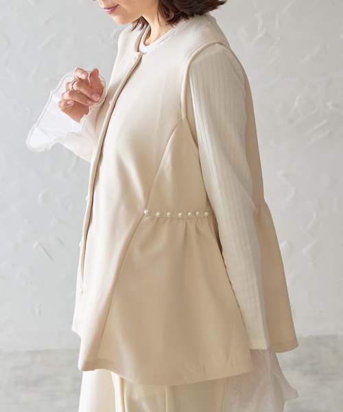 each（イーチ）の「パールボタンペプラムノースリベスト（ベスト・レディース・グレイッシュブルー/オフホワイト/ブラック・FREE）」の14枚目の写真