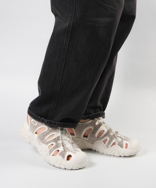 STEVE MADDEN(スティーブマデン)の「スポーツサンダル/S.MADDEN MIDNITE-VS(サンダル・レディース・ブラック/シルバー・23.0cm/24.5cm/24.0cm/23.5-24/23.5cm/22.5cm)」の2枚目の写真
