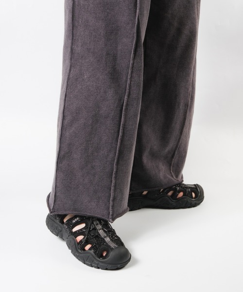 STEVE MADDEN(スティーブマデン)の「スポーツサンダル/S.MADDEN MIDNITE-VS(サンダル・レディース・ブラック/シルバー・23.0cm/24.5cm/24.0cm/23.5-24/23.5cm/22.5cm)」の1枚目の写真