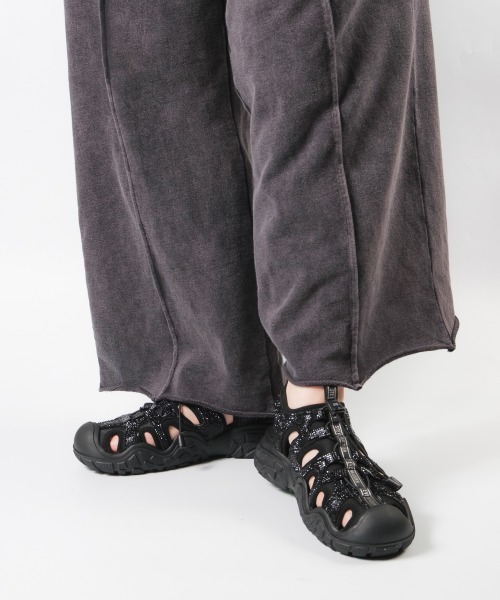 STEVE MADDEN(スティーブマデン)の「スポーツサンダル/S.MADDEN MIDNITE-VS(サンダル・レディース・ブラック/シルバー・23.0cm/24.5cm/24.0cm/23.5-24/23.5cm/22.5cm)」の3枚目の写真