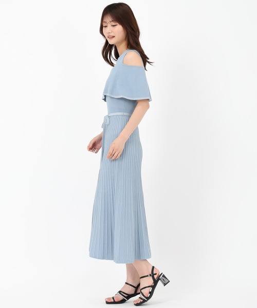 MISCH MASCH(ミッシュマッシュ)の「オフショルラメニットワンピース(ワンピース・レディース・ベージュ/レッド/ブルー・フリ-)」の5枚目の写真