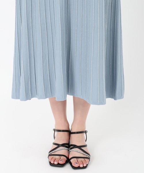 MISCH MASCH(ミッシュマッシュ)の「オフショルラメニットワンピース(ワンピース・レディース・ベージュ/レッド/ブルー・フリ-)」の11枚目の写真