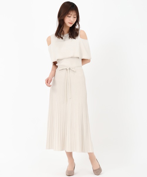 MISCH MASCH(ミッシュマッシュ)の「オフショルラメニットワンピース(ワンピース・レディース・ベージュ/レッド/ブルー・フリ-)」の15枚目の写真