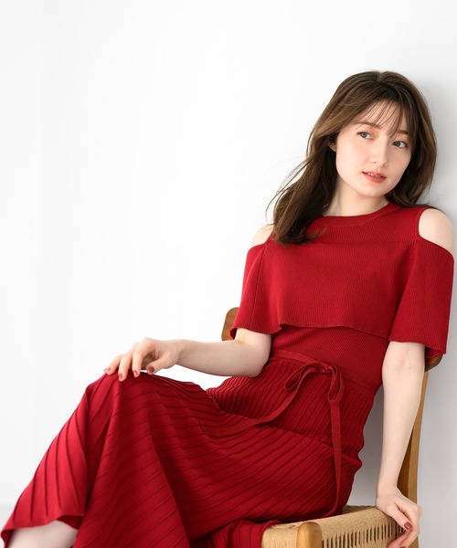 MISCH MASCH(ミッシュマッシュ)の「オフショルラメニットワンピース(ワンピース・レディース・ベージュ/レッド/ブルー・フリ-)」の22枚目の写真