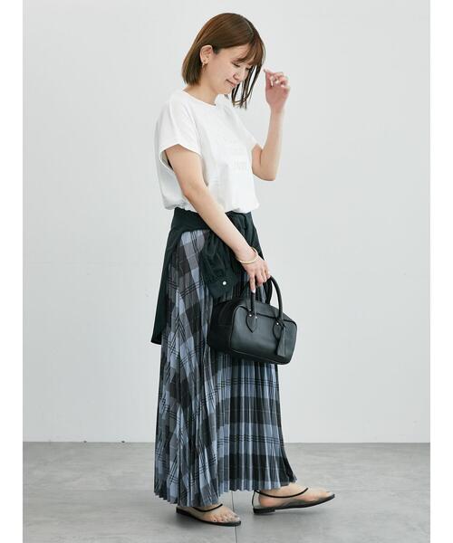 Lugnoncure（ルノンキュール）の「エンボスロゴTシャツ（Tシャツ/カットソー・レディース・ブラック/オフホワイト/ブルー/ベージュ・F）」の6枚目の写真