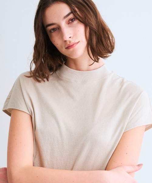 three dots(スリードッツ)の「ダブルガーゼ モックネックTシャツ(Tシャツ/カットソー・レディース・ブラック系その他/グレー系その他/ベージュ・MEDIUM/SMALL)」の6枚目の写真