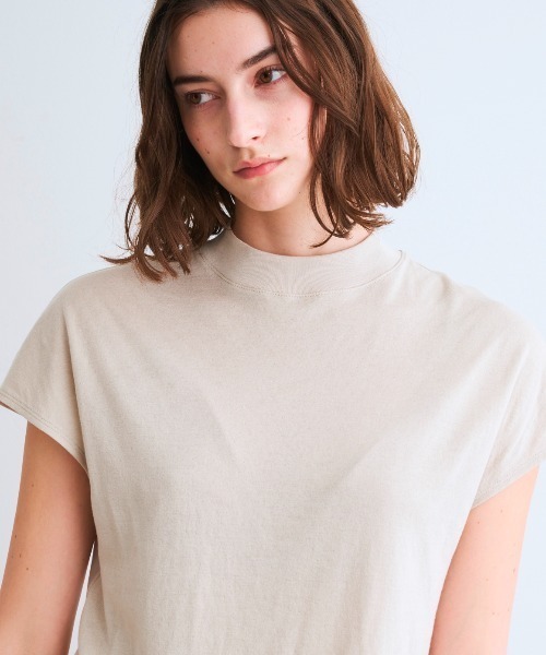 three dots(スリードッツ)の「ダブルガーゼ モックネックTシャツ(Tシャツ/カットソー・レディース・ブラック系その他/グレー系その他/ベージュ・MEDIUM/SMALL)」の7枚目の写真