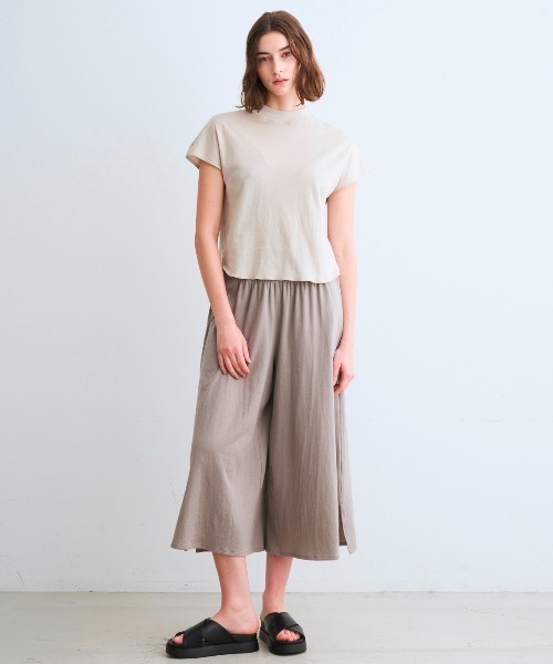 three dots(スリードッツ)の「ダブルガーゼ モックネックTシャツ(Tシャツ/カットソー・レディース・ブラック系その他/グレー系その他/ベージュ・MEDIUM/SMALL)」の8枚目の写真