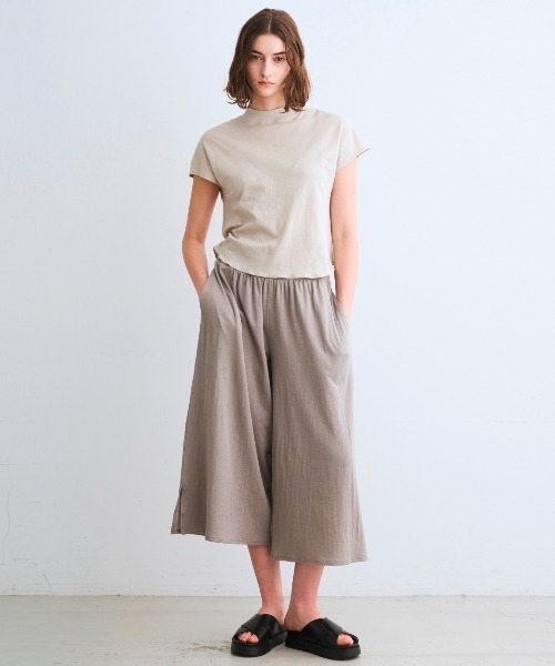 three dots(スリードッツ)の「ダブルガーゼ モックネックTシャツ(Tシャツ/カットソー・レディース・ブラック系その他/グレー系その他/ベージュ・MEDIUM/SMALL)」の9枚目の写真