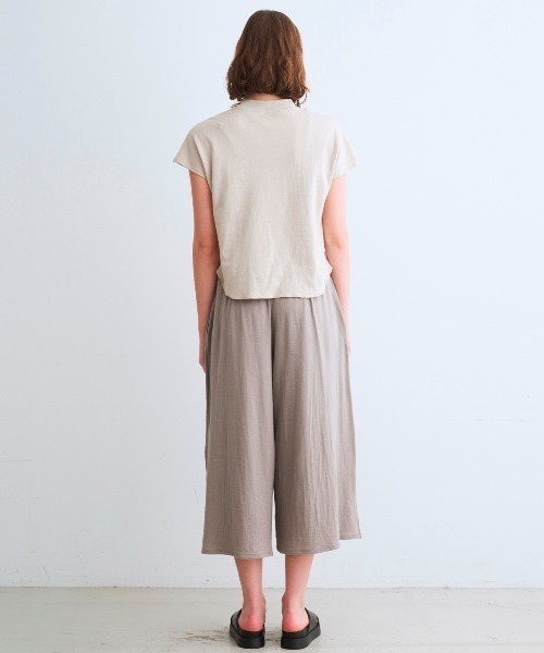 three dots(スリードッツ)の「ダブルガーゼ モックネックTシャツ(Tシャツ/カットソー・レディース・ブラック系その他/グレー系その他/ベージュ・MEDIUM/SMALL)」の12枚目の写真