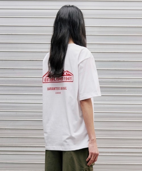 JEEP(ジープ)の「【日本未発売/WEB限定】JEEP(ジープ)/グラフィック バックロゴ ロゴ刺繍 半袖 Tシャツ/M-Logo graphic t-shirt(Tシャツ/カットソー・レディース・ブラック/アイボリー/グリーン/レッド/ホワイト/ライトパープル/ミント/グレー/ブラック系その他/ホワイト系その他・S/M/L/XL)」の13枚目の写真