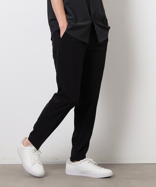 COMME CA ISM（コムサイズム）の「【セットアップ対応】ライトウエイト ポリエステル テーパードスラックス（スラックス・メンズ・ブラック/グレー/ネイビー/ベージュ・SMALL/MEDIUM/LARGE）」の2枚目の写真