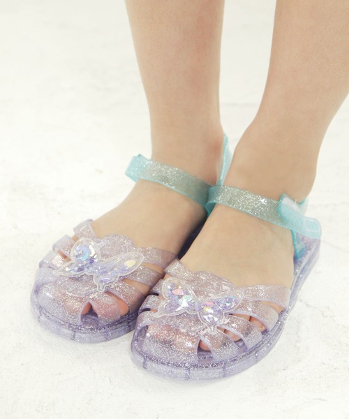 SOROTTO（ソロット）の「マジックテープ 蝶モチーフのラメ入りジェリーサンダル（サンダル・キッズ・ホワイト/ピンク/パープル・31(19-19.5㎝)/32(20-20.5㎝)/33(20.5-21㎝)/34(21-21.5㎝)/29(18-18.5㎝)/30(18.5-19㎝)/35(22cm)）」の6枚目の写真