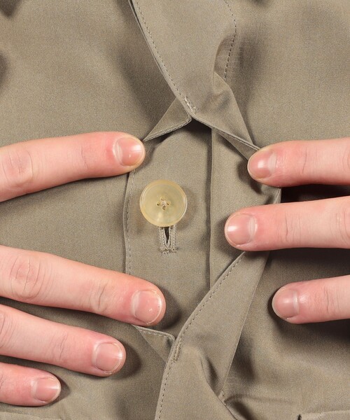 TOMORROWLAND （トゥモローランド）の「シルク フライトジャケット（ブルゾン・メンズ・ベージュ/ブルー・M/L/S）」の3枚目の写真