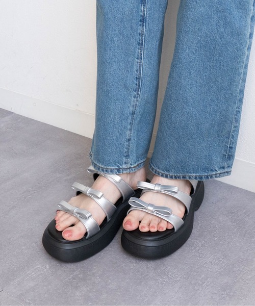 Fabby fabby(ファビィーファビィー)の「ミニリボンサンダル(サンダル・レディース・ブラック/シルバー・MEDIUM/LARGE)」の8枚目の写真