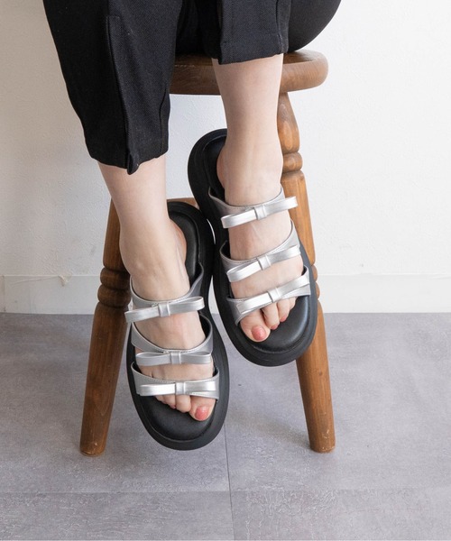 Fabby fabby(ファビィーファビィー)の「ミニリボンサンダル(サンダル・レディース・ブラック/シルバー・MEDIUM/LARGE)」の6枚目の写真