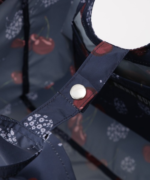 ANNA SUI(アナスイ)の「チェリープリント 撥水エコバッグ(エコバッグ/サブバッグ・レディース・パープル/ネイビー/ブラック・FREE)」の15枚目の写真