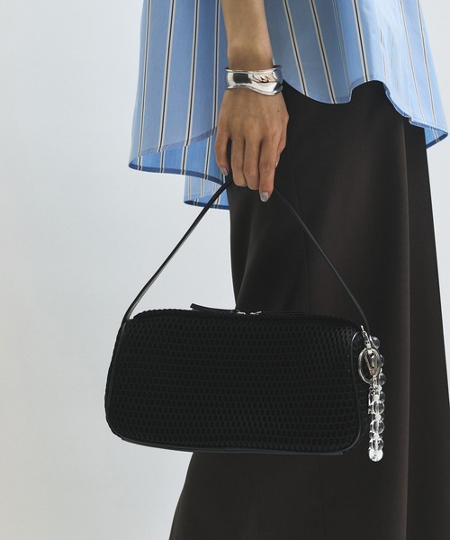 ADAM ET ROPE'(アダムエロペ)の「メッシュワンハンドルミニバッグ(ハンドバッグ・レディース・ブラック/レッド・FREE)」の5枚目の写真