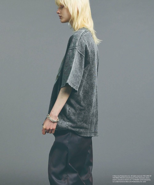 MAISON SPECIAL(メゾンスペシャル)の「《UNISEX》【MOVIE SERIES】「THE LORD OF THE RINGS」Prime-Over Crew Neck T-Shirt/「ロード・オブ・ザ・リング」プライムオーバークルーネックTシャツ【MAISON SPECIAL/メゾンスペシャル】(Tシャツ/カットソー・メンズ・ブラック/ダークブラック・1/2)」の6枚目の写真